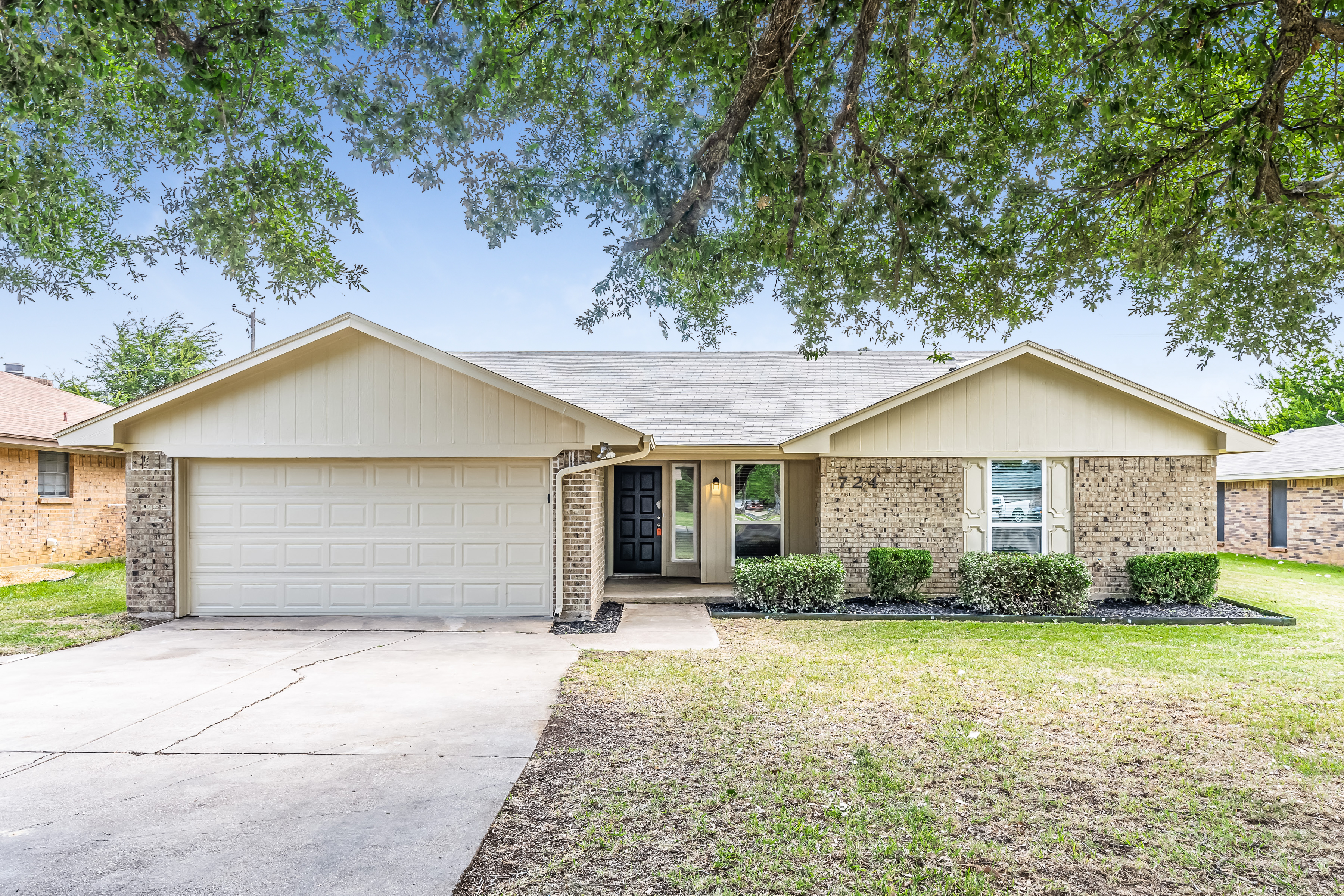 724 Kensington Ln Mansfield, TX 76063